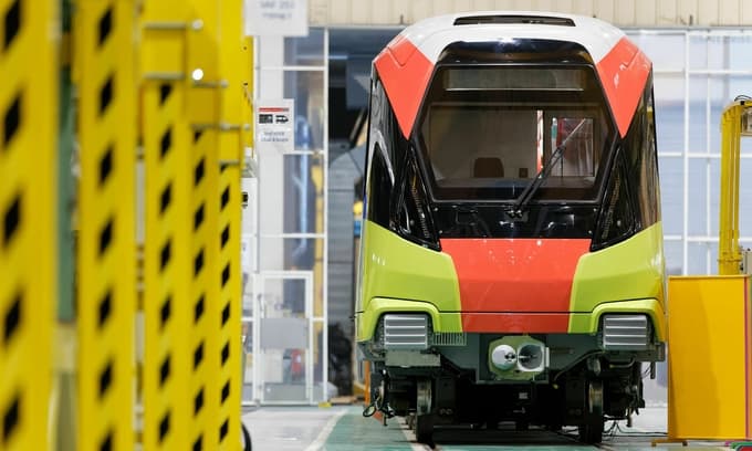 ‘Dragon fruit’ train to color second Hanoi metro line