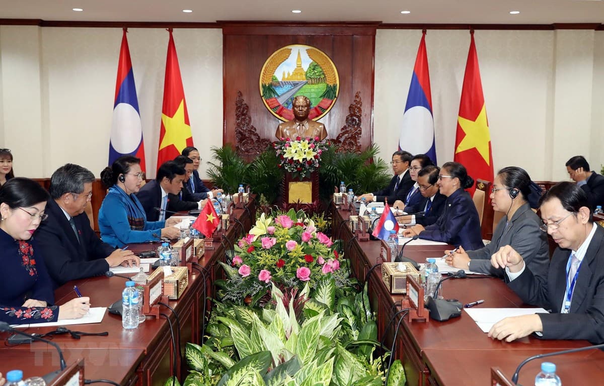 Head of Party commission for external relations receives Lao guest
