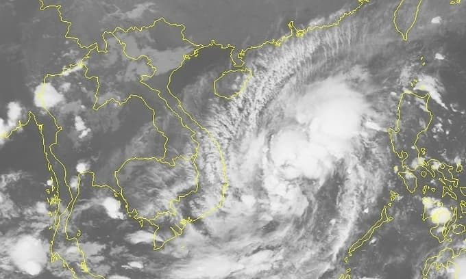 Tropical storm to bring heavy rain to central Vietnam