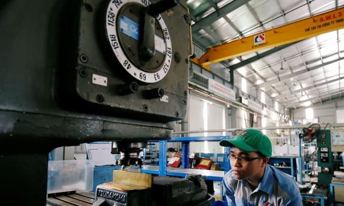 Vietnam faces challenges in escaping middle income trap: experts