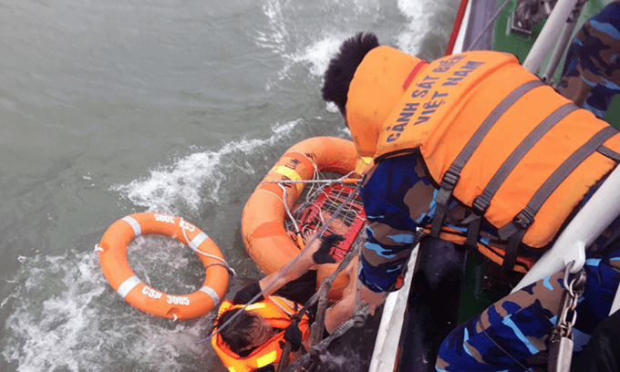 12 rescued, 1 missing as ship sinks in central Vietnam