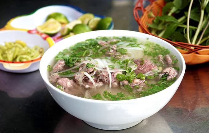 6 eateries offer late night bites in Saigon