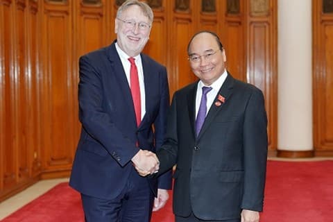 EU backs VN’s East Sea stance, may ratify EVFTA next February