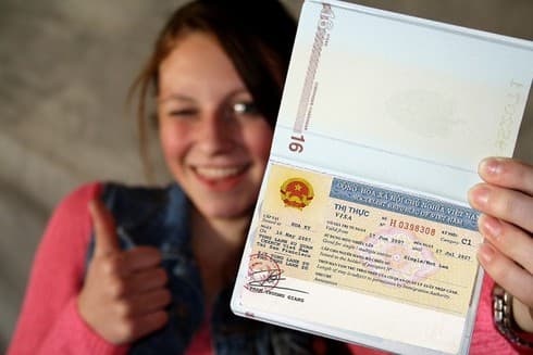Vietnam urged to simplify its visa process to lure more visitors
