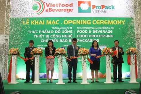 Int’l food, beverage expo underway in Hanoi