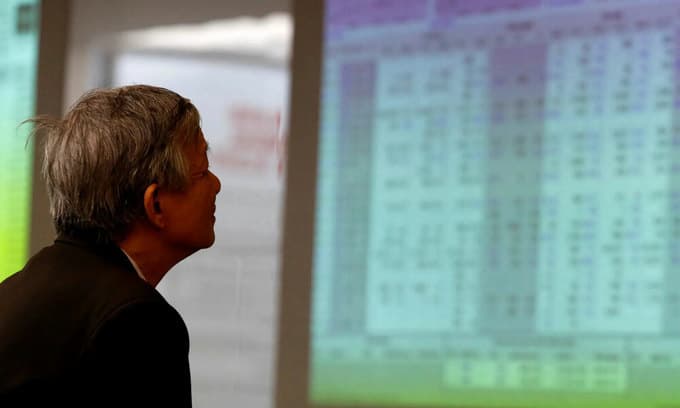 Vietnam share brokers see profits continue to fall