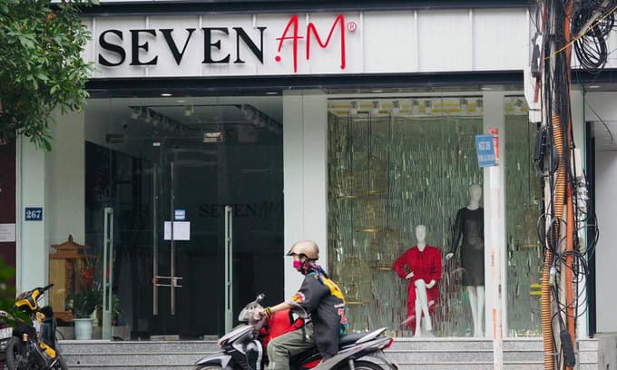 Fashion chain closes Hanoi outlets over label fraud suspicions