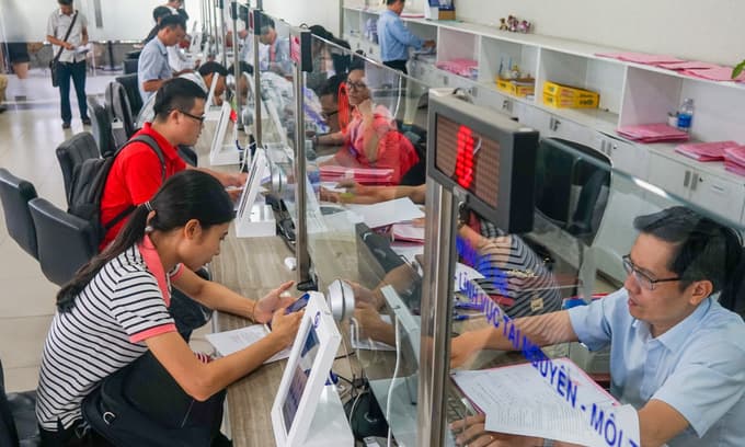 Vietnam to give civil servants a 7.3 percent wage raise next year