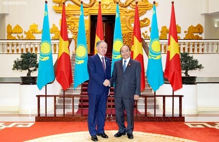 PM Phuc receives Kazakhstan’s lower house leader