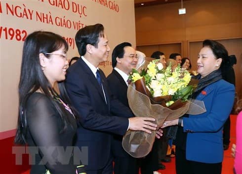 Top legislator hails teachers’ contributions to national education development
