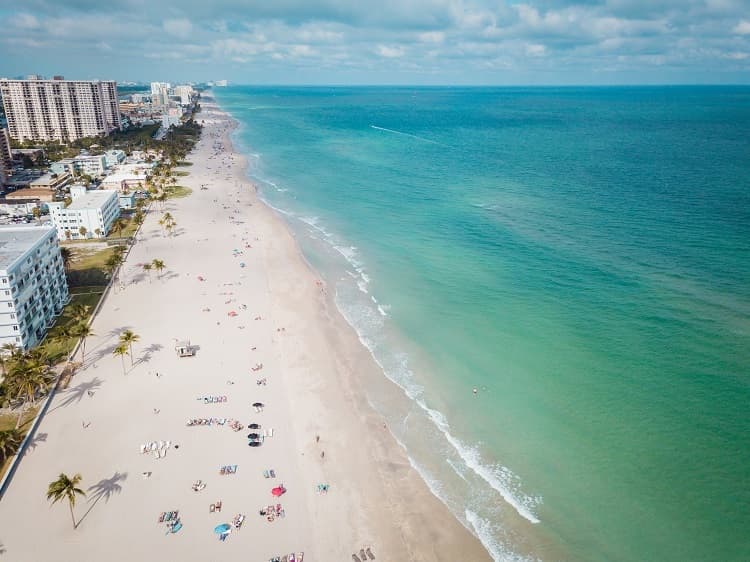 An American dream home awaits on Hollywood Beach