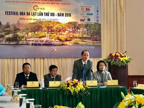 Festival makes Da Lat flower city shine