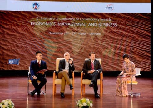 International seminar highlights macroeconomic issues