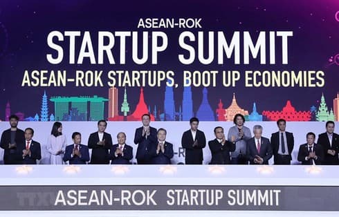 Vietnamese PM attends ASEAN-RoK Start-up Summit