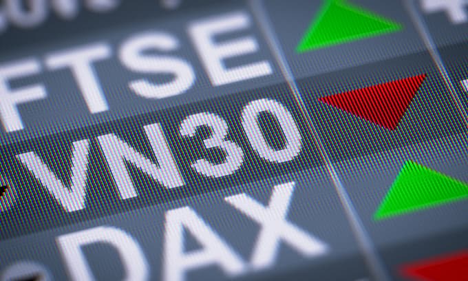 Blue chips drag VN-Index down in 8-point losing session