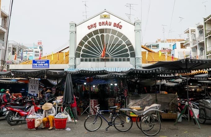 Mekong Delta border town's salted, dried fish market