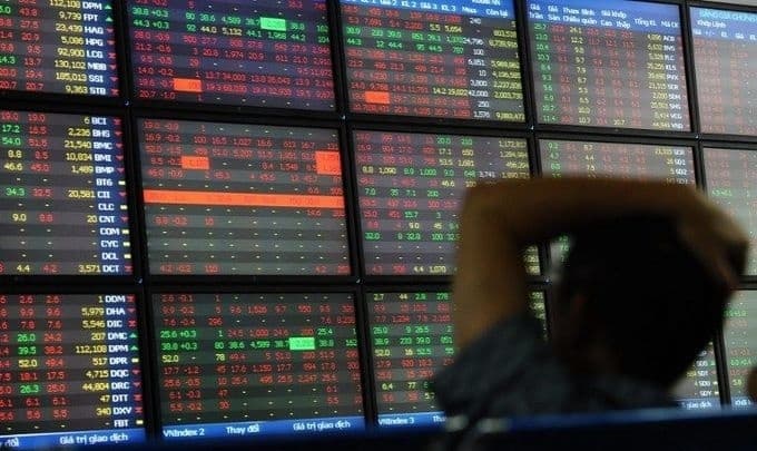 Blue chips drag VN-Index down to 11 point losing session