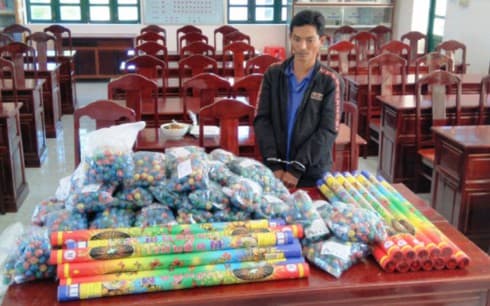Border guards in Binh Phuoc seize 70kg of illegal firecrackers