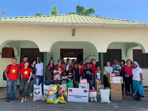 Vietnamese women association in Tanzania supports orphans