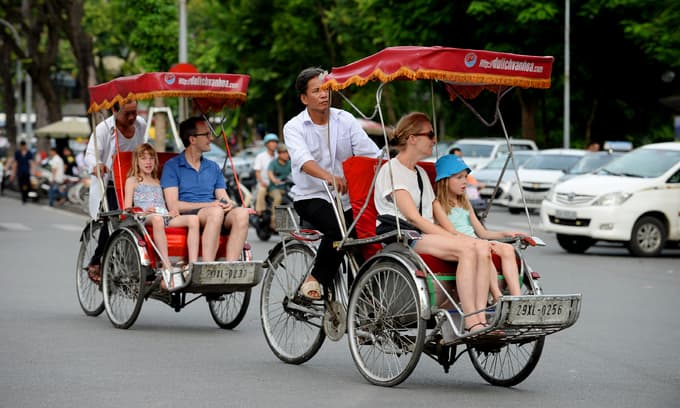 Hanoi considers banning cyclos to combat congestion
