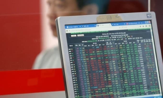 Stock market edges down in cautious session