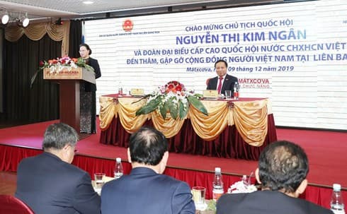 NA Chairwoman meets Vietnamese community in Russia