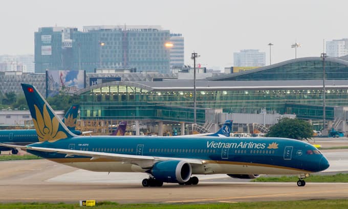 Hanoi-Saigon flight time climbs 5 mins a month