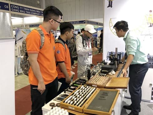 Int’l machinery, supporting industry fairs open in HCM City