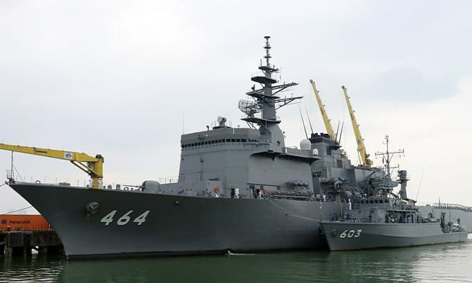 Two Japanese navy vessels conduct friendly sweep of Da Nang