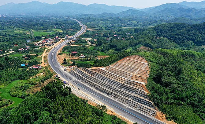 Vietnam adds 800 kilometers of highways to national plan
