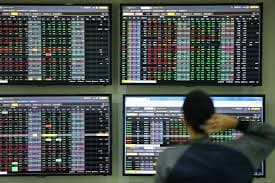 VN-Index down 7 points as blue chips fall