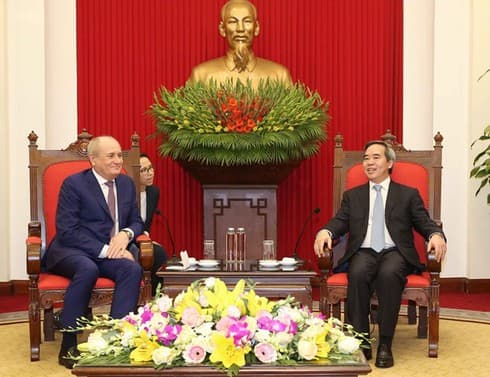 Vietnam wants to step up cooperation with Gazprom: Party official