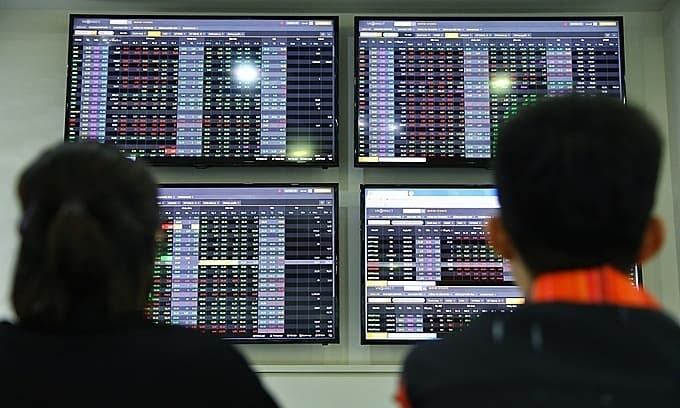 VN-Index recovers from four-session plunge