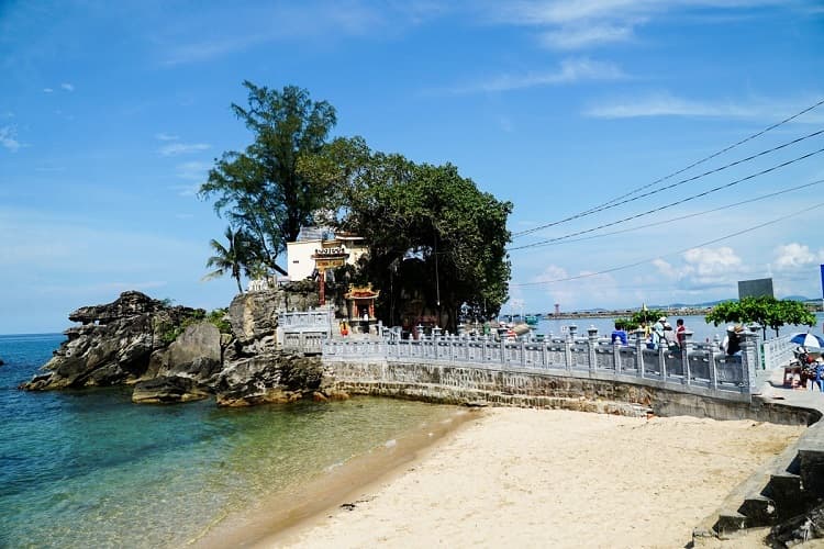 300-year-old Dinh Cau Temple casts protective net over Phu Quoc fishermen