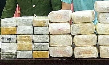 Lao men captured with 28 kg of drugs in central Vietnam