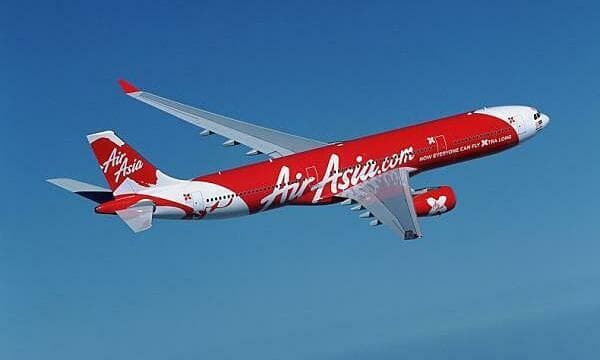 Plane makes emergency landing at Saigon airport after phone battery explodes