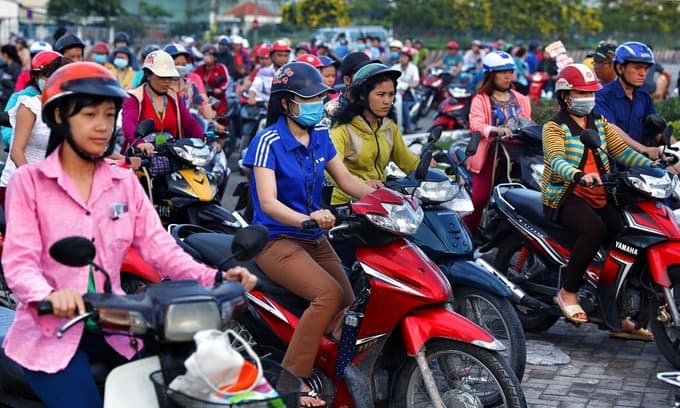 Overworked Saigon women have no time to have babies