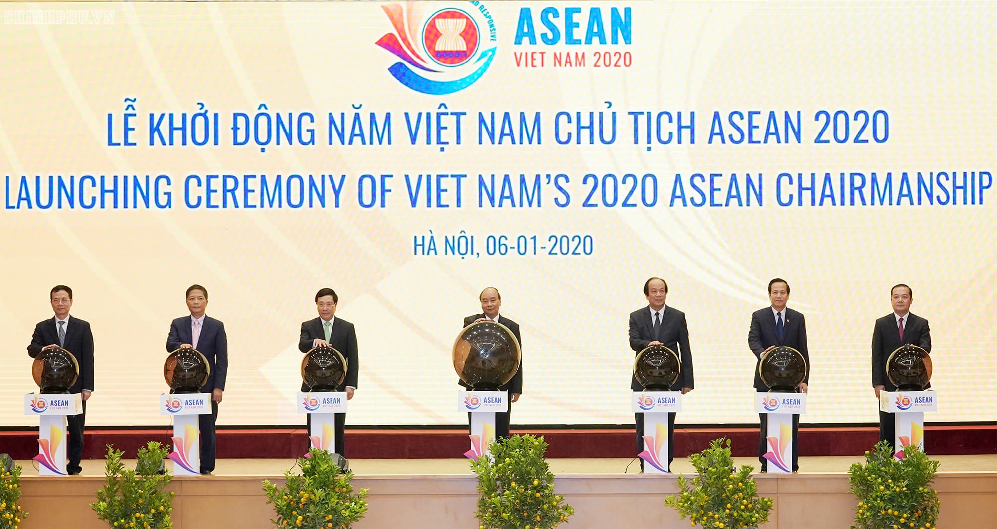 VN vows to join hands in identifying future directions for ASEAN