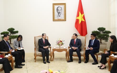 Deputy PM Vuong Dinh Hue receives Chinese Ambassador