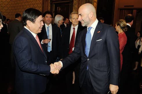 HCM City’s leaders meet with foreign representative agencies