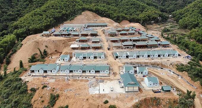 Survivors of deadly flood get new homes