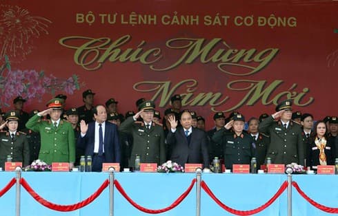 PM inspects combat readiness of mobile police force