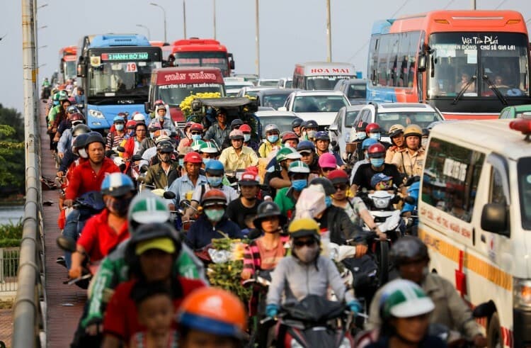 Saigon's Tet exodus: it's a rush, but real slow