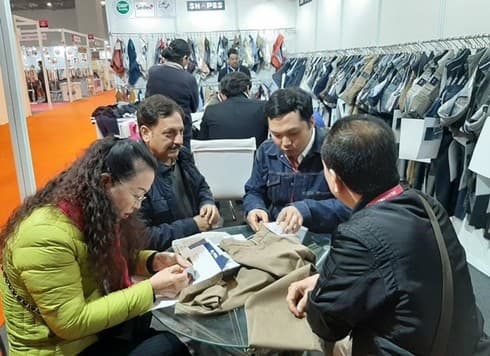 Vietnamese firms look for garment supplies in India