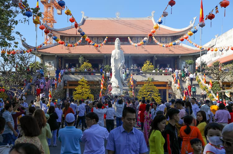 Saigoneers ring-in new year’s fortune with a bell