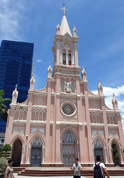 Da Nang cathedral and hotel turn tourists away amid coronavirus fears