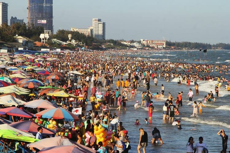 Waves of Tet tourists enjoy Vung Tau beach break