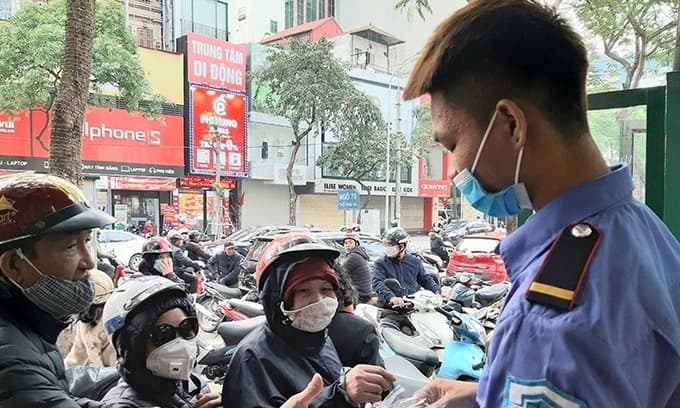 When masks became scarce, some Hanoians turned samaritans