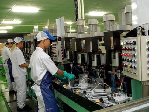 Manufacturing sees modest boost in January