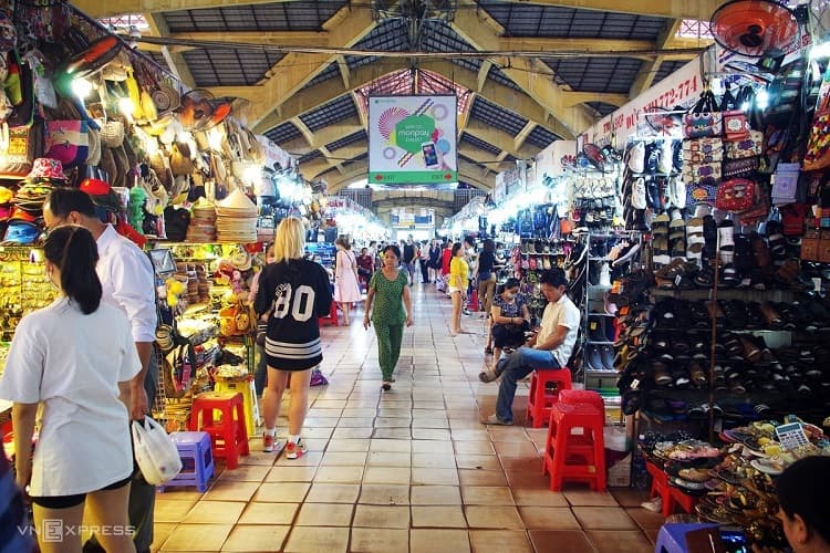 Coronavirus: usually crowded Saigon tourist hotpots wear deserted look